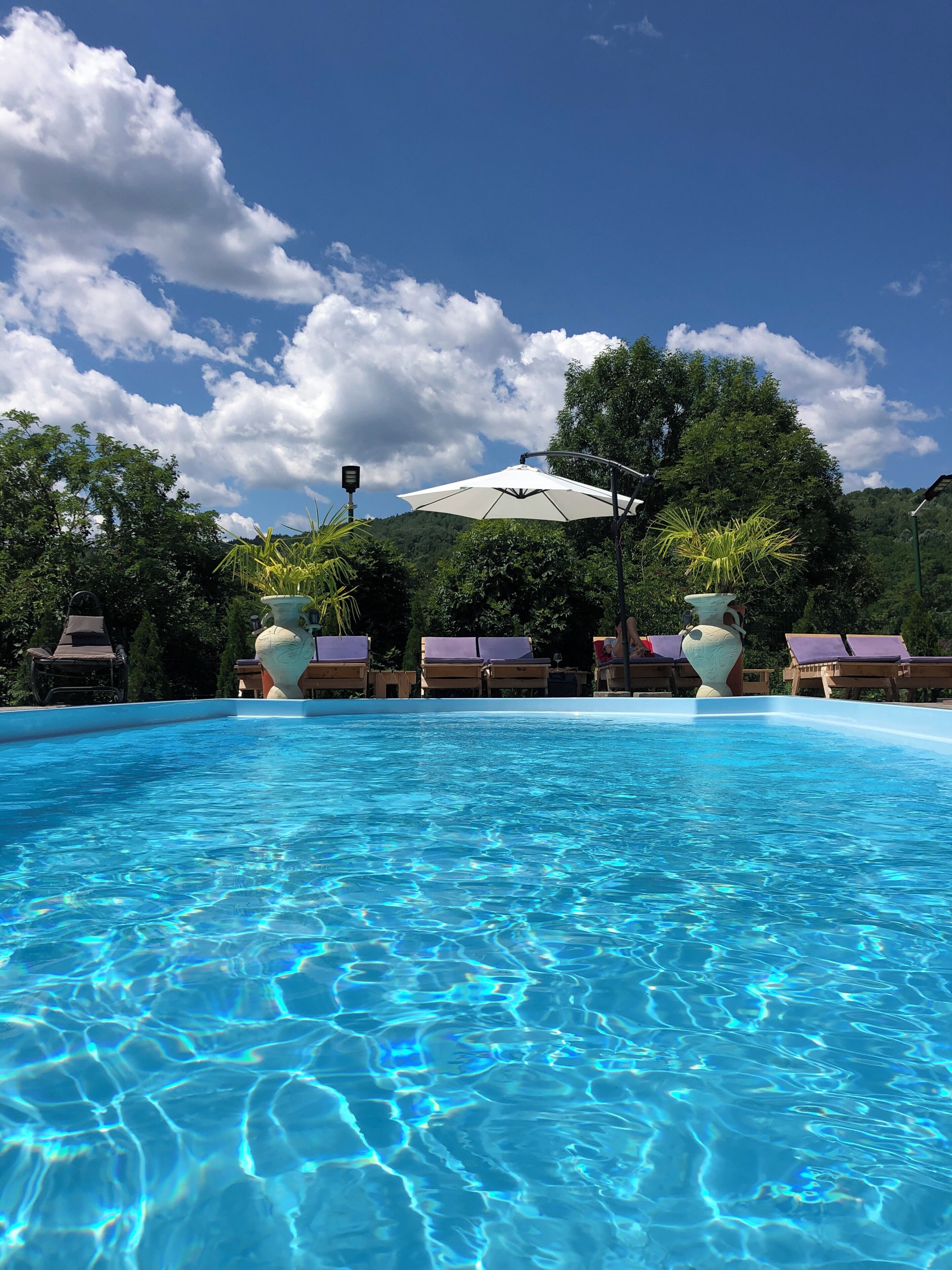 Sesongbasert utendørsbasseng