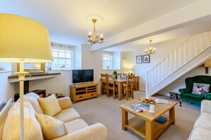 TV, fireplace - 3 Bed in Bainbridge (oc-c28300) (Bainbridge)
