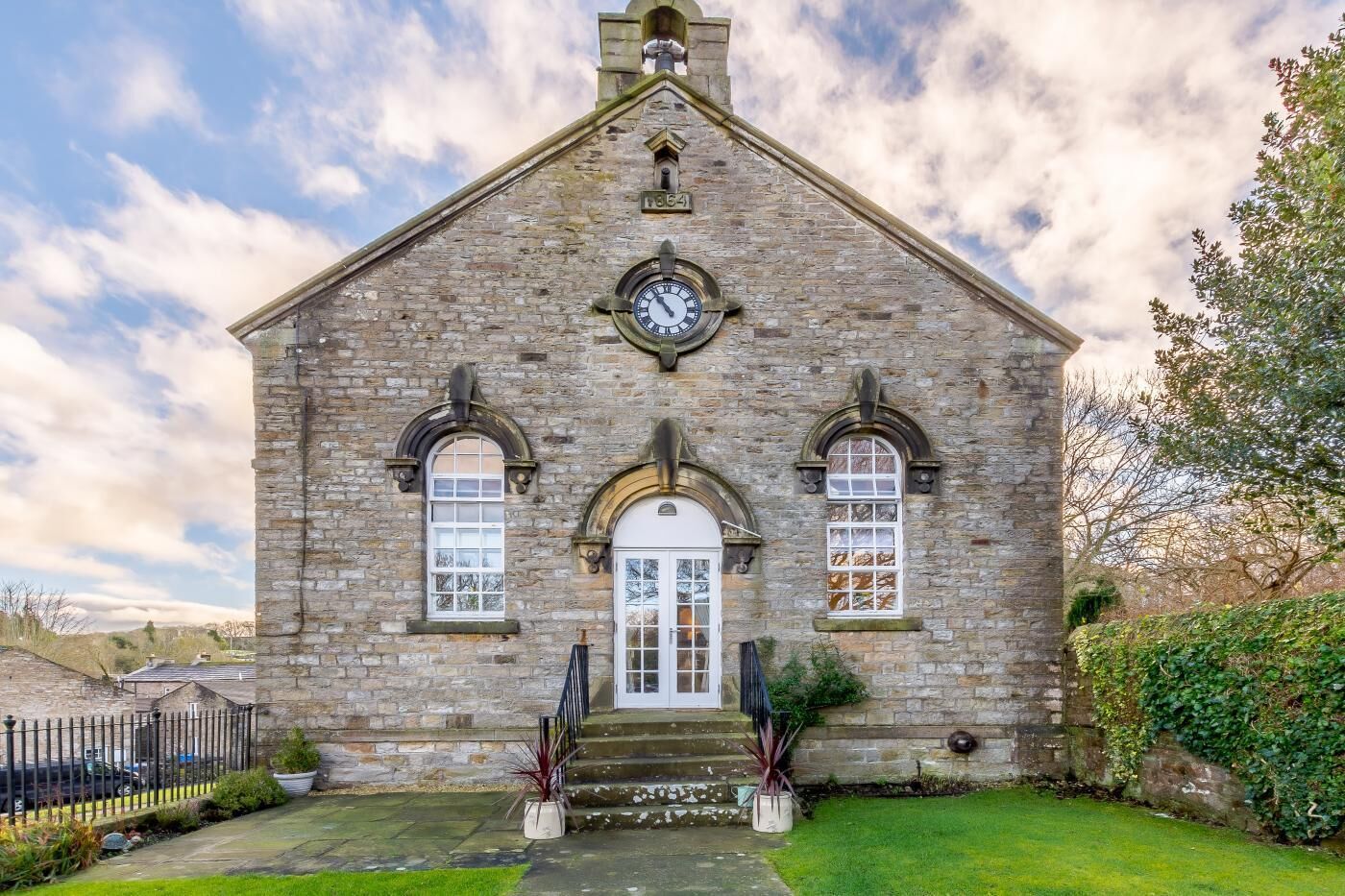 المنشأة من الخارج