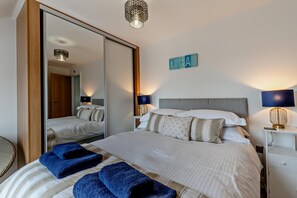 Iron/ironing board, travel cot, free WiFi, bed sheets - 5 Bed in Sardis (oc-m28337) (Saundersfoot)