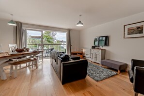 TV - 5 Bed in Sardis (oc-m28337) (Saundersfoot)