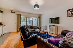 TV - 5 Bed in Sardis (oc-m28337) (Saundersfoot)