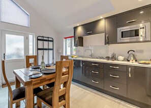 Cookware/dishes/utensils - 1 Bed in Truro (oc-p28365) (Blackwater)