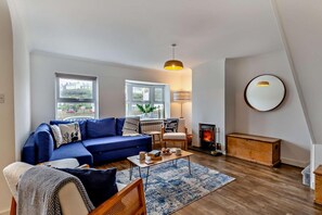 TV, fireplace - 3 Bed in Porthleven (oc-s28377) (Porthleven)
