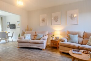 TV - 2 Bed in Upper Sheringham (oc-w28354) (Upper Sheringham)