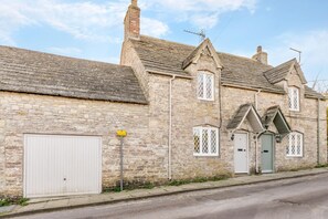 Exterior - 4 Bed in Kingston (oc-w28374) (Kingston)