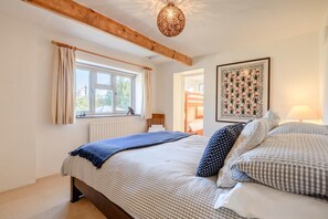 Free WiFi, bed sheets - 4 Bed in Kingston (oc-w28374) (Kingston)