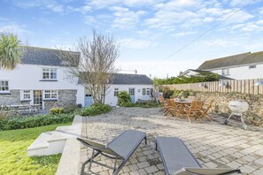 Outdoor dining - 4 Bed in St. Merryn (oc-e28379) (Constantine Bay)