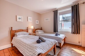 Travel cot, free WiFi, bed sheets - 2 Bed in Langton Matravers (oc-d28351) (Langton Matravers)