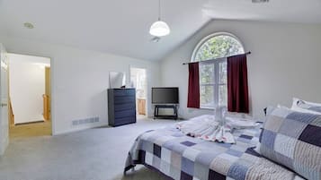 4 bedrooms, in-room safe, iron/ironing board, WiFi (free)