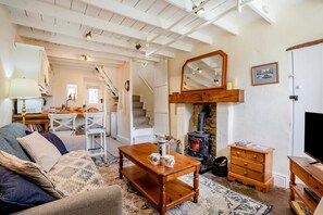 TV, fireplace - 1 Bed in Askrigg (oc-n28350) (Askrigg)