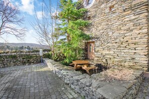 Outdoor dining - 2 Bed in Newby Bridge (oc-t28385) (Newby Bridge)
