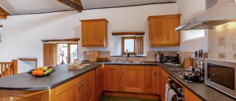 Ofen, Kochgeschirr/Geschirr/Besteck