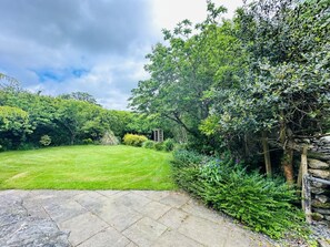Property grounds - 6 Bed in Newby Bridge (oc-h28386) (Newby Bridge)