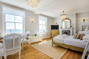 4 bedrooms, iron/ironing board, travel crib, WiFi (free) - 4 Bed in Aldeburgh (oc-e28371) (Aldeburgh)