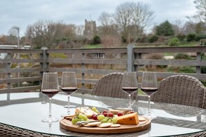 Outdoor dining - 4 Bed in Aldeburgh (oc-e28371) (Aldeburgh)
