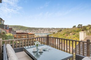 Outdoor dining - 4 Bed in Kingswear (oc-t14688) (Kingswear)