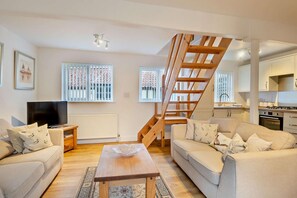 TV - 2 Bed in Bodham (oc-m15008) (Bodham)