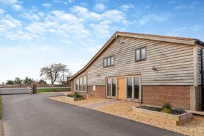 Exterior - 6 Bed in Outwell (oc-t28370) (Upwell)