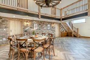 Dining - 6 Bed in Outwell (oc-t28370) (Upwell)