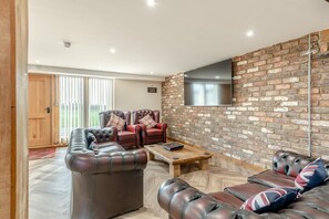 TV - 6 Bed in Outwell (oc-t28370) (Upwell)