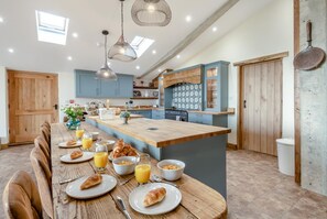 Dining - 6 Bed in Outwell (oc-t28370) (Upwell)
