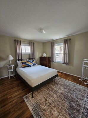 Iron/ironing board, free WiFi, bed sheets