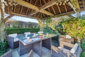 Outdoor dining - 3 Bed in Monk Soham (oc-h28366) (Monk Soham)