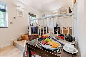 Dining - 1 Bed in Lamorna (oc-n28400) (Lamorna)