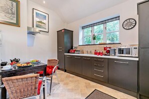 焗爐、高腳椅、廚房用具/餐具/器皿
