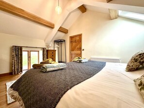 Iron/ironing board, travel cot, free WiFi, bed sheets - 2 Bed in Templeton (oc-p28389) (Templeton)