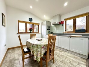 Dining - 2 Bed in Templeton (oc-p28389) (Templeton)
