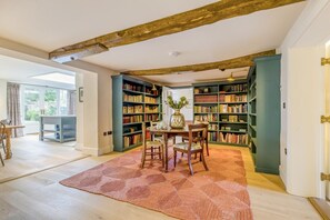Interior - 7 Bed in Kimberley (oc-p28132) (Kimberley)