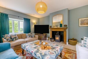 TV, fireplace - 7 Bed in Kimberley (oc-p28132) (Kimberley)