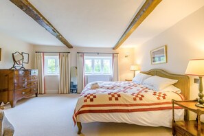 Iron/ironing board, travel crib, free WiFi, bed sheets - 7 Bed in Kimberley (oc-p28132) (Kimberley)