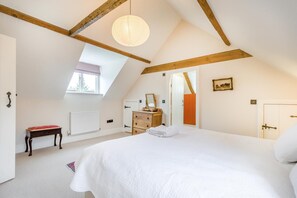 Iron/ironing board, travel crib, free WiFi, bed sheets - 7 Bed in Kimberley (oc-p28132) (Kimberley)