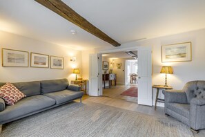 TV, fireplace - 7 Bed in Kimberley (oc-p28132) (Kimberley)