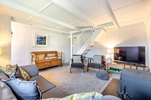 TV, fireplace - 3 Bed in Pendeen (oc-t22674) (Pendeen)