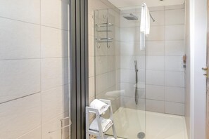 Towels - 3 Bed in Pendeen (oc-t22674) (Pendeen)
