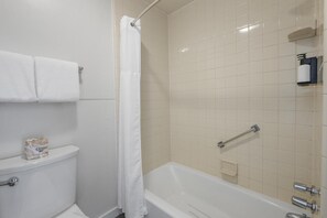 淋浴設備、風筒、提供毛巾、番梘