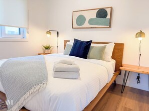 2 slaapkamers, een strijkplank/strijkijzer, gratis wifi, beddengoed