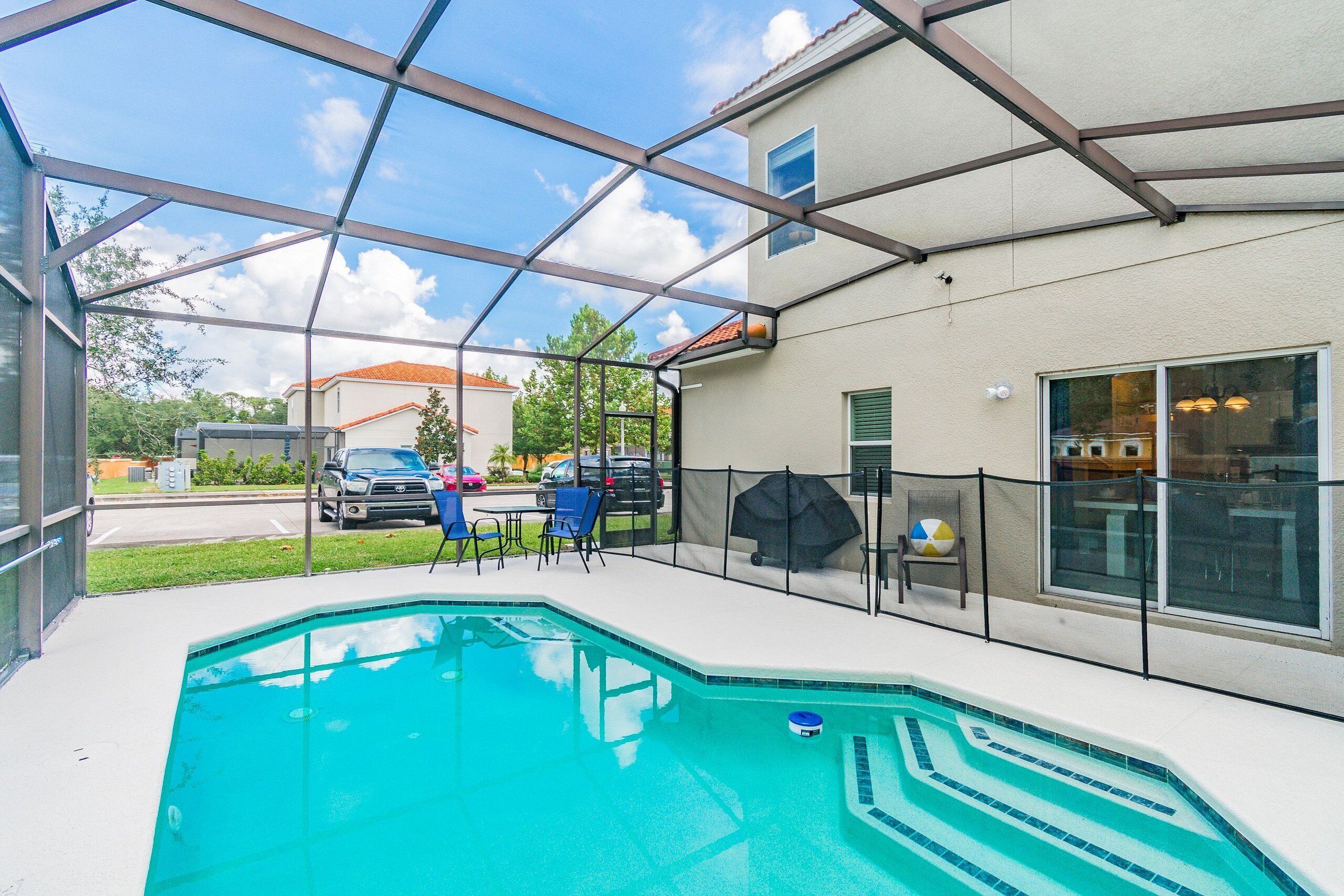 เบสิกวิลล่า | สระว่ายน้ำ