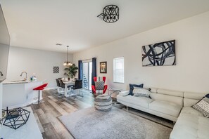 Living area - 4BR Townhome w/ Pool in Bella Vida Resort (Kissimmee)
