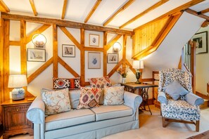 Fireplace - 3 Bed in Gressenhall (oc-s28418) (Gressenhall)