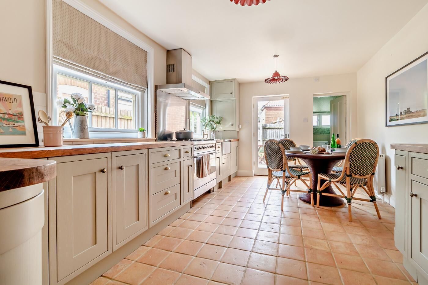 Oven, dishwasher, cookware/dishes/utensils