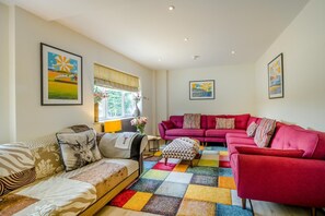 TV, fireplace - 5 Bed in South Raynham (oc-w28428) (South Raynham)