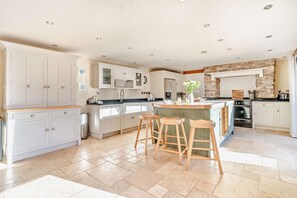 Unclassified image, 2 of 30, button - 4 Bed in Nottage (oc-t28401) (Nottage)