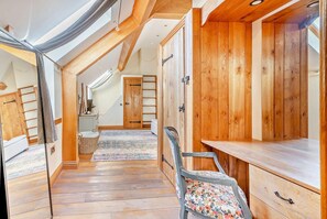 Unclassified image, 4 of 30, button - 4 Bed in Nottage (oc-t28401) (Nottage)