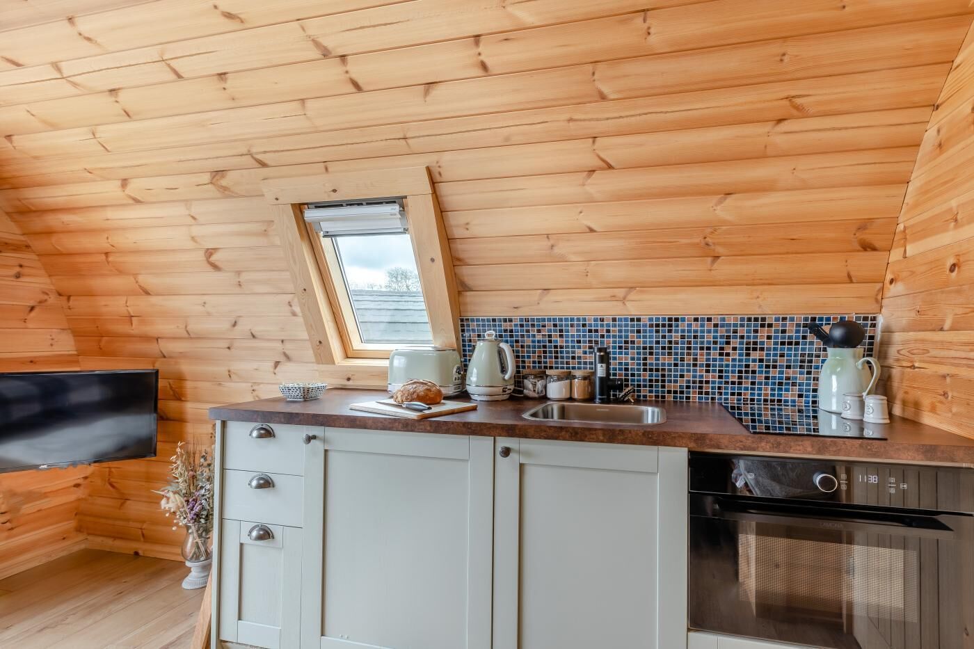 Lave-vaisselle, batterie de cuisine, vaisselle et ustensiles