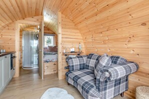 Free WiFi, bed sheets - 1 Bed in Crediton (oc-p28230) (Crediton Hamlets)